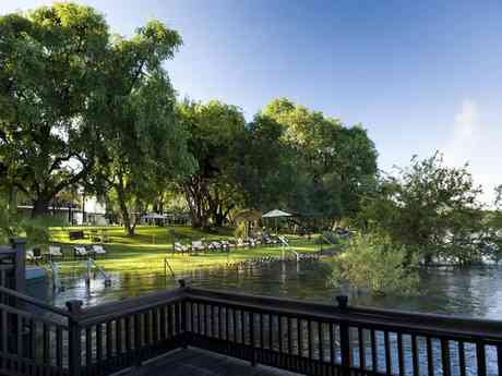 Victoria Falls & Zambezi Safari